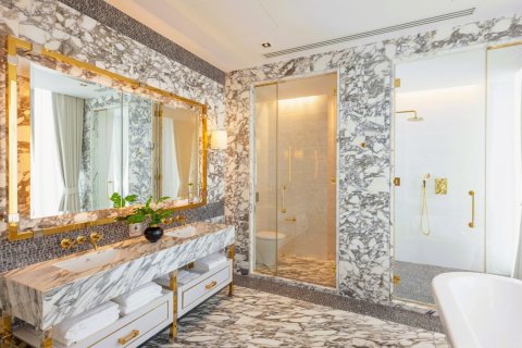 Condo in Bangkok, Thailand, 3 bedrooms  № 180882 - photo 13