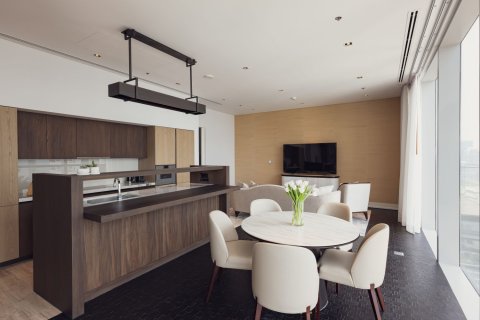 Condo in Bangkok, Thailand, 3 bedrooms  № 180881 - photo 2