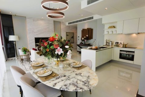Condo in Bangkok, Thailand, 3 bedrooms  № 180877 - photo 2