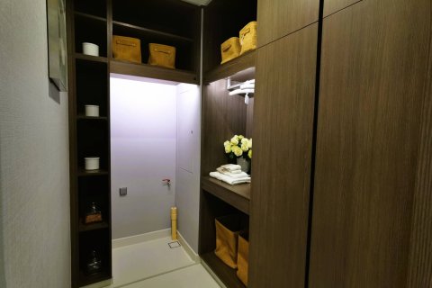Condo in Bangkok, Thailand, 3 bedrooms  № 180877 - photo 8