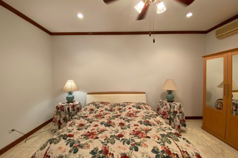 Villa in Hua Hin, Thailand 6 bedrooms № 168349 - photo 24