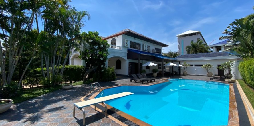 Villa in Hua Hin, Thailand 6 bedrooms № 168349