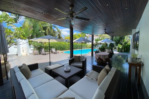 Villa in Hua Hin, Thailand 6 bedrooms № 168349 - photo 6