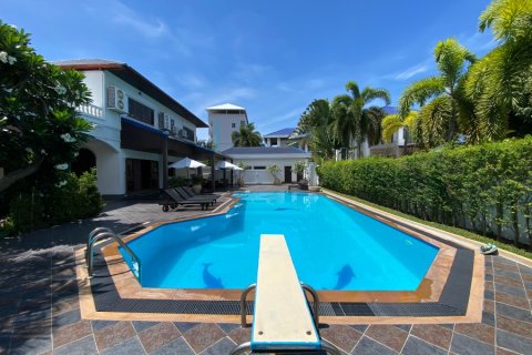 Villa in Hua Hin, Thailand 6 bedrooms № 168349 - photo 3