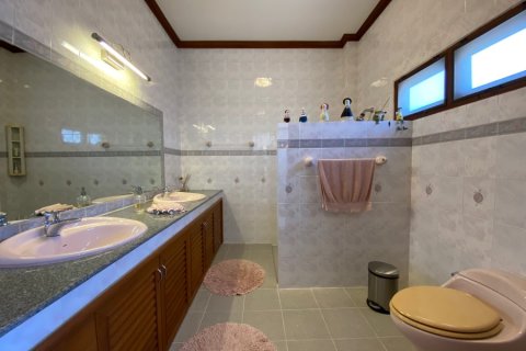 Villa in Hua Hin, Thailand 6 bedrooms № 168349 - photo 25