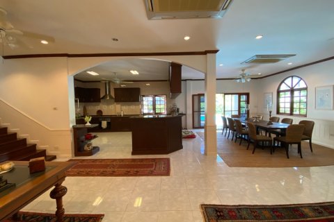 Villa in Hua Hin, Thailand 6 bedrooms № 168349 - photo 8