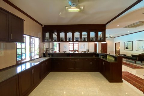 Villa in Hua Hin, Thailand 6 bedrooms № 168349 - photo 12