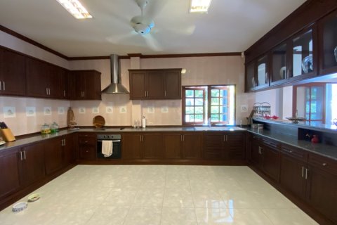 Villa in Hua Hin, Thailand 6 bedrooms № 168349 - photo 14