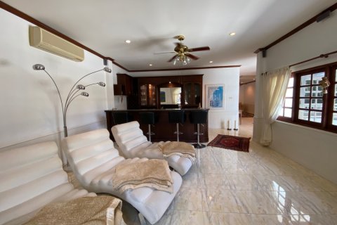 Villa in Hua Hin, Thailand 6 bedrooms № 168349 - photo 17