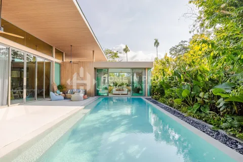 House in Phuket, Thailand 4 bedrooms № 209547