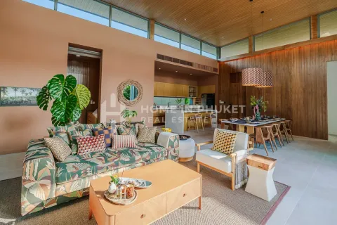 House in Phuket, Thailand 4 bedrooms № 209547 - photo 5