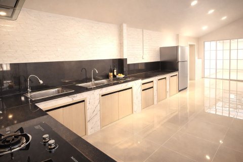 Дом в Паклоке, Таиланд с 3 спальнями  № 157979 - фото 2