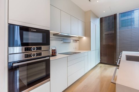 Condo in Bangkok, Thailand, 2 bedrooms  № 180853 - photo 18