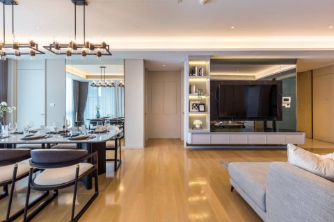 Condo in Bangkok, Thailand, 2 bedrooms  № 180853 - photo 13