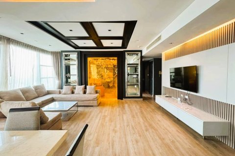 Condo in Bangkok, Thailand, 3 bedrooms  № 180852
