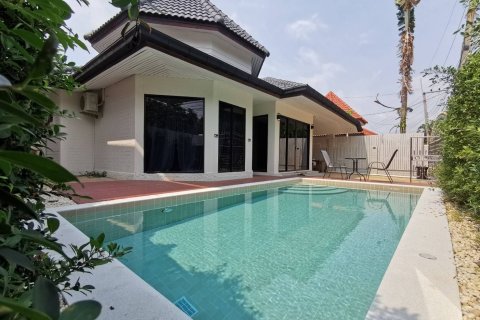 Villa in Pattaya, Thailand 3 bedrooms № 171893 - photo 2