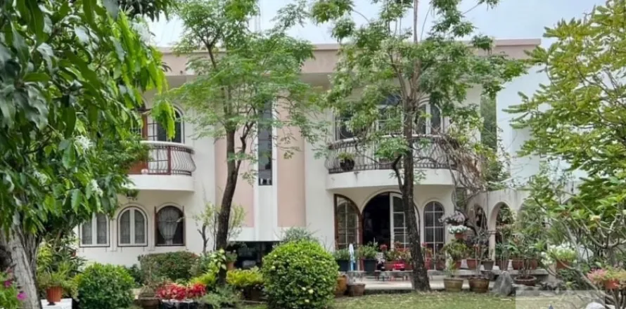 Haus in Phra Khanong, Bangkok, Thailand 4 Schlafzimmer № 215741