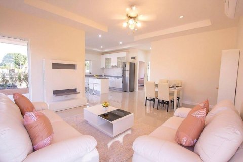 Villa in Pran Buri, Thailand 2 Schlafzimmer № 221951 - Foto 3