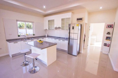 Villa in Pran Buri, Thailand 2 Schlafzimmer № 221951 - Foto 5