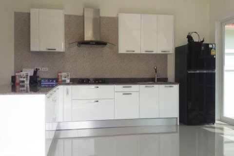 Villa in Pran Buri, Thailand 2 Schlafzimmer № 221951 - Foto 8