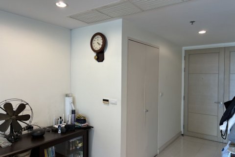 Studio in the Condo in Watthana, Bangkok, Thailand  № 142405 - photo 7