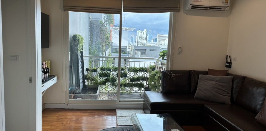 Studio in the Condo in Watthana, Bangkok, Thailand  № 142405