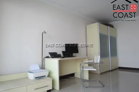 Condominio de 2 dormitorios en Jomtien Beach, Pattaya, Tailandia № 213772 - foto 17