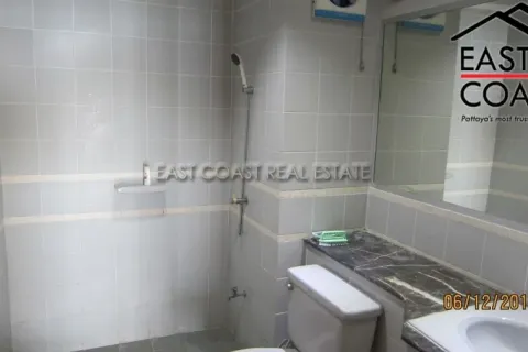 Condominio de 2 dormitorios en Jomtien Beach, Pattaya, Tailandia № 213772 - foto 24