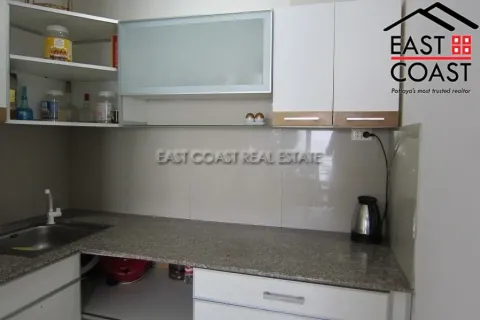 Condominio de 2 dormitorios en Jomtien Beach, Pattaya, Tailandia № 213772 - foto 12