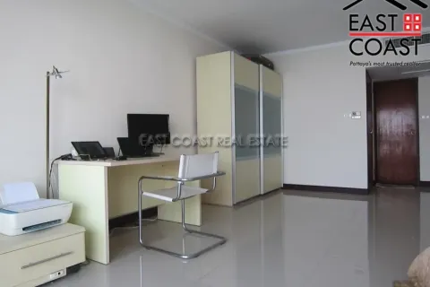 Condominio de 2 dormitorios en Jomtien Beach, Pattaya, Tailandia № 213772 - foto 15