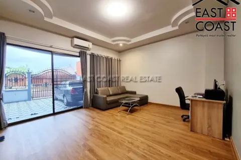 Casa de 3 dormitorios en Pattaya, Tailandia № 213773