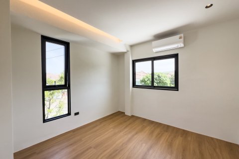 Chalet de 3 dormitorios en Pattaya, Tailandia № 233019 - foto 12