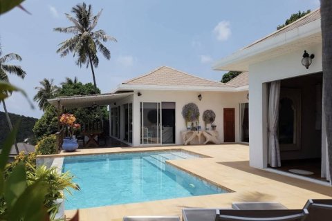 Villa in Surat Thani, Thailand 3 bedrooms № 172648 - photo 2