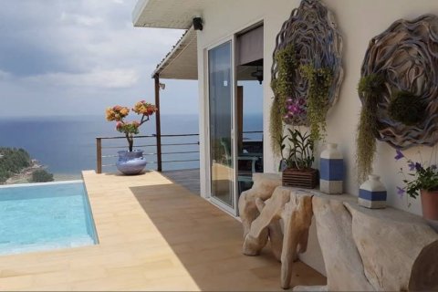 Villa in Surat Thani, Thailand 3 bedrooms № 172648 - photo 8