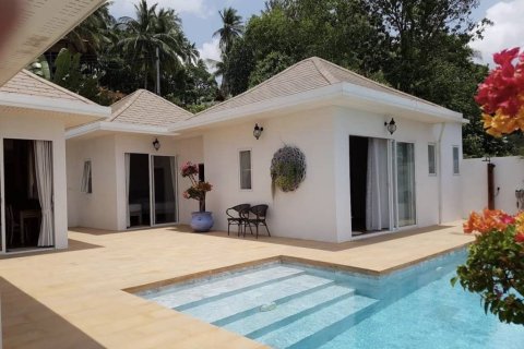 Villa in Surat Thani, Thailand 3 bedrooms № 172648 - photo 9