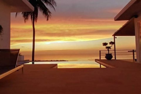 Villa in Surat Thani, Thailand 3 bedrooms № 172648 - photo 4