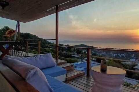 Villa in Surat Thani, Thailand 3 bedrooms № 172648 - photo 10