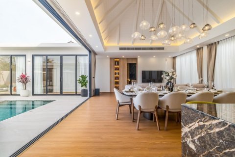 Villa in Phuket, Thailand 5 bedrooms № 163646 - photo 2