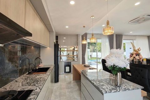 Вилла в Сан-Сая, Таиланд с 6 спальнями  № 156097 - фото 23