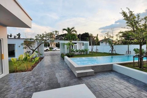 Вилла в Сан-Сая, Таиланд с 6 спальнями  № 156097 - фото 2