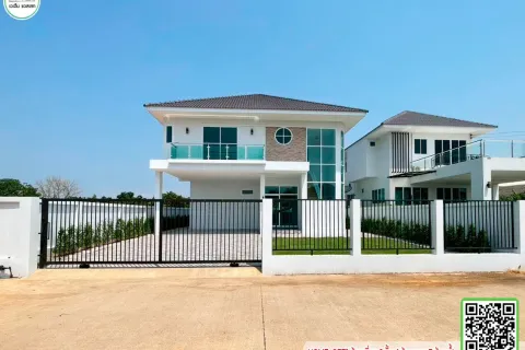 House in Uttaradit, Thailand 4 bedrooms № 169030 - photo 1