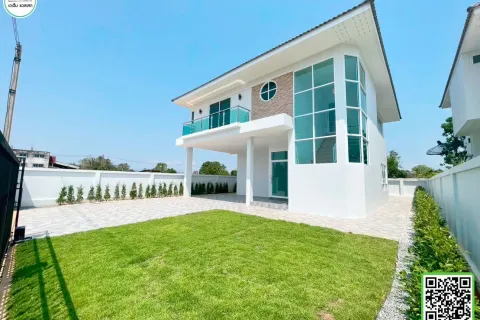 House in Uttaradit, Thailand 4 bedrooms № 169030 - photo 4