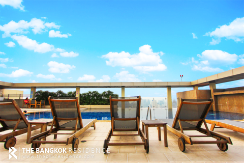 Condo in Bangkok, Thailand, 3 bedrooms № 201983 - photo 2