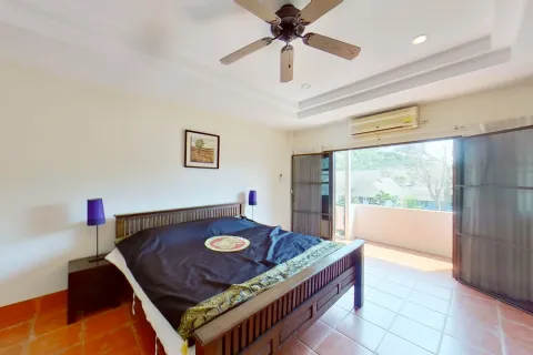 Townhouse in Hua Hin, Thailand 4 bedrooms № 157286 - photo 13