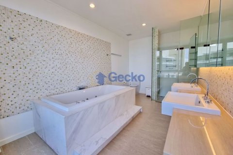 Condo in Pattaya, Thailand, 3 bedrooms № 197356 - photo 15