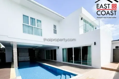 Casa de 4 dormitorios en Pattaya, Tailandia № 213783