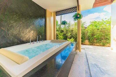 Villa in Phuket, Thailand 4 bedrooms № 173462 - photo 16
