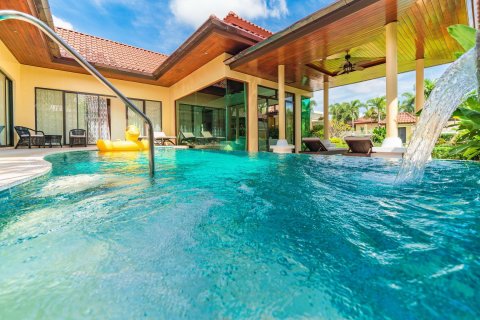 Villa in Phuket, Thailand 4 bedrooms № 173462 - photo 15