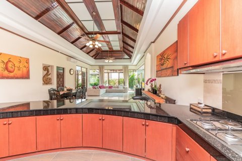 Villa in Phuket, Thailand 4 bedrooms № 173462 - photo 26