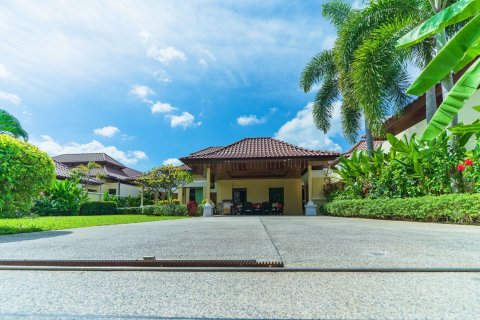 Villa in Phuket, Thailand 4 bedrooms № 173462 - photo 2